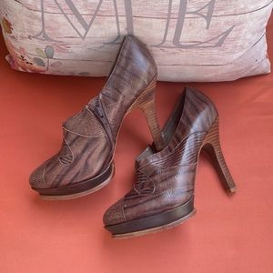 EUC BCBGMaxAzria Platform Heels